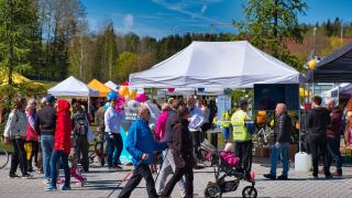 Mahdollisuuksien tori -tapahtuma 2022 Hakunilan urheilupuistossa.