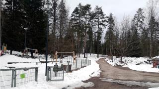Ristirajan puisto talvella. 