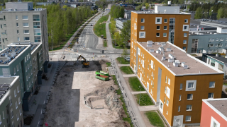 Ilmakuvassa Tikkurilantien ja Puutarhatien risteys idän suunnasta.