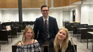 Vantaan nuorisovaltuuston puheenjohtajaksi valittiin Vincent Joki ja varapuheenjohtajiksi Lili Parvinen ja Annika Pyrrö.
